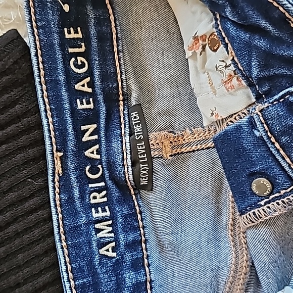 American Eagle Outfitters Women's Jean Shorts Size 4 Hi Rise Shortie Distressed - Picture 8 of 16